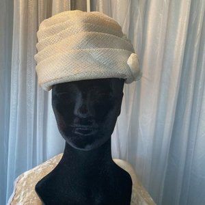 💰 5 FOR $40 / VINTAGE TOQUE IVORY HAT (FUC)